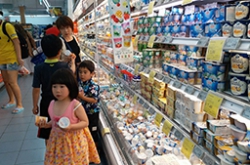 Thị trường sữa  Đông Nam Á: Câu chuyện từ 18 lít sữa